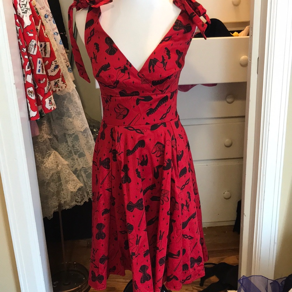 Deadly dames tie me up in fetish print xs